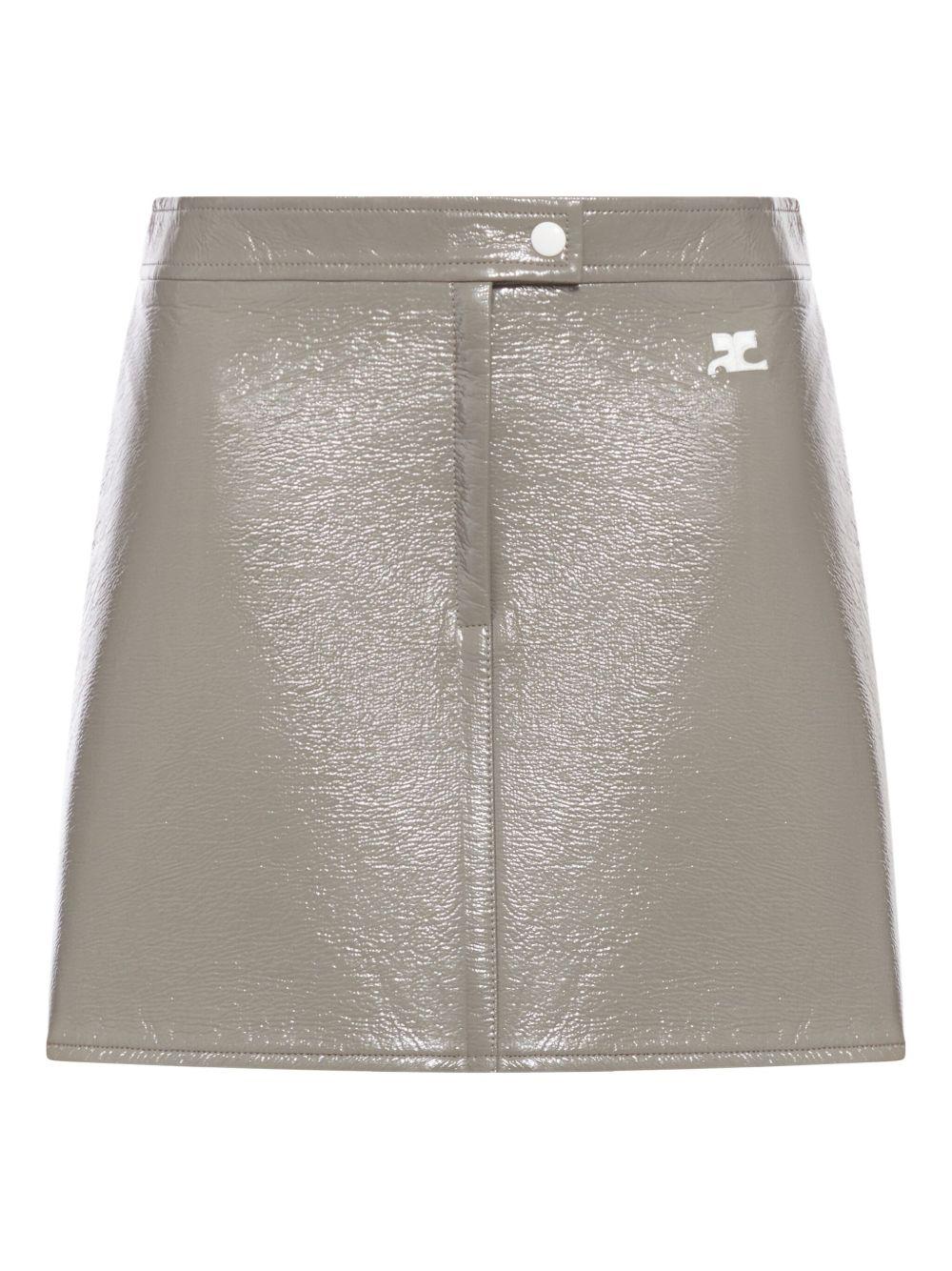 COURREGES Minigonna effetto vinile con logo 
