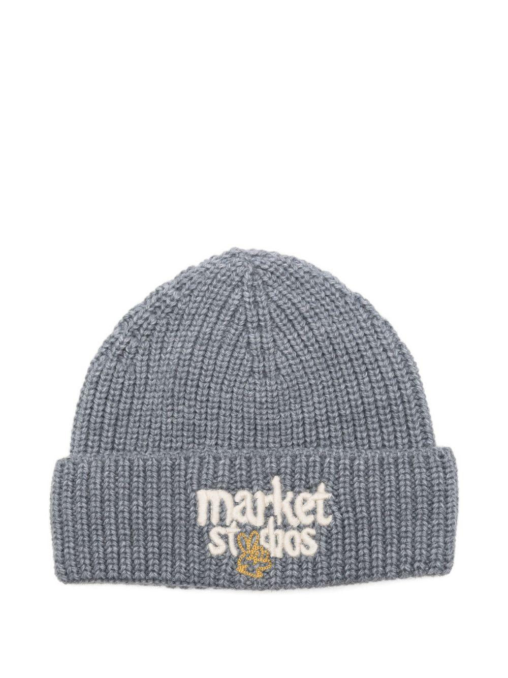 MARKET Berretto a coste con ricamo 