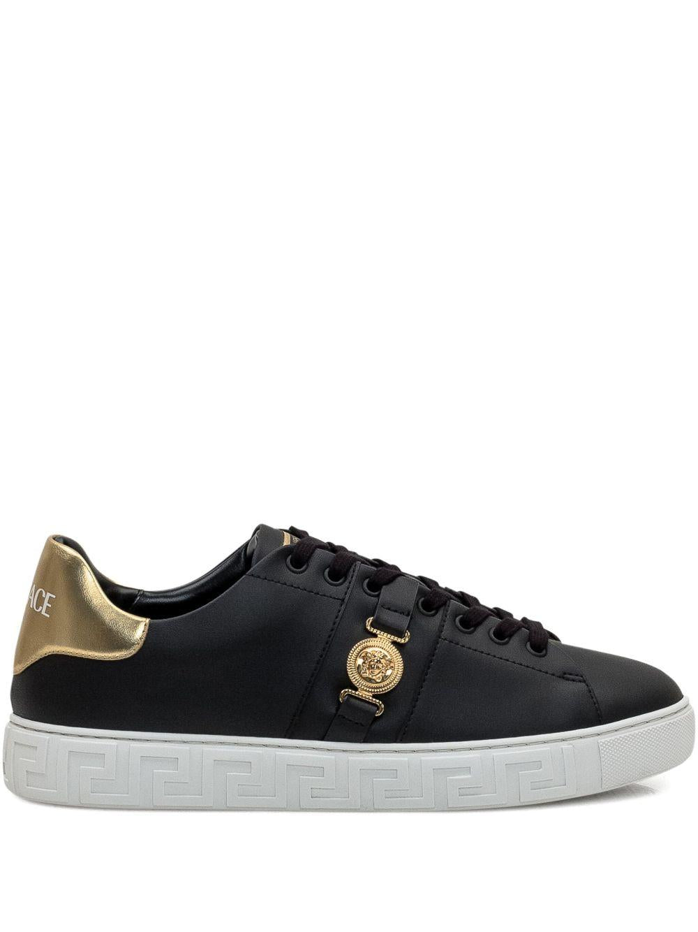 VERSACE Sneakers nere con logo e dettagli dorati 