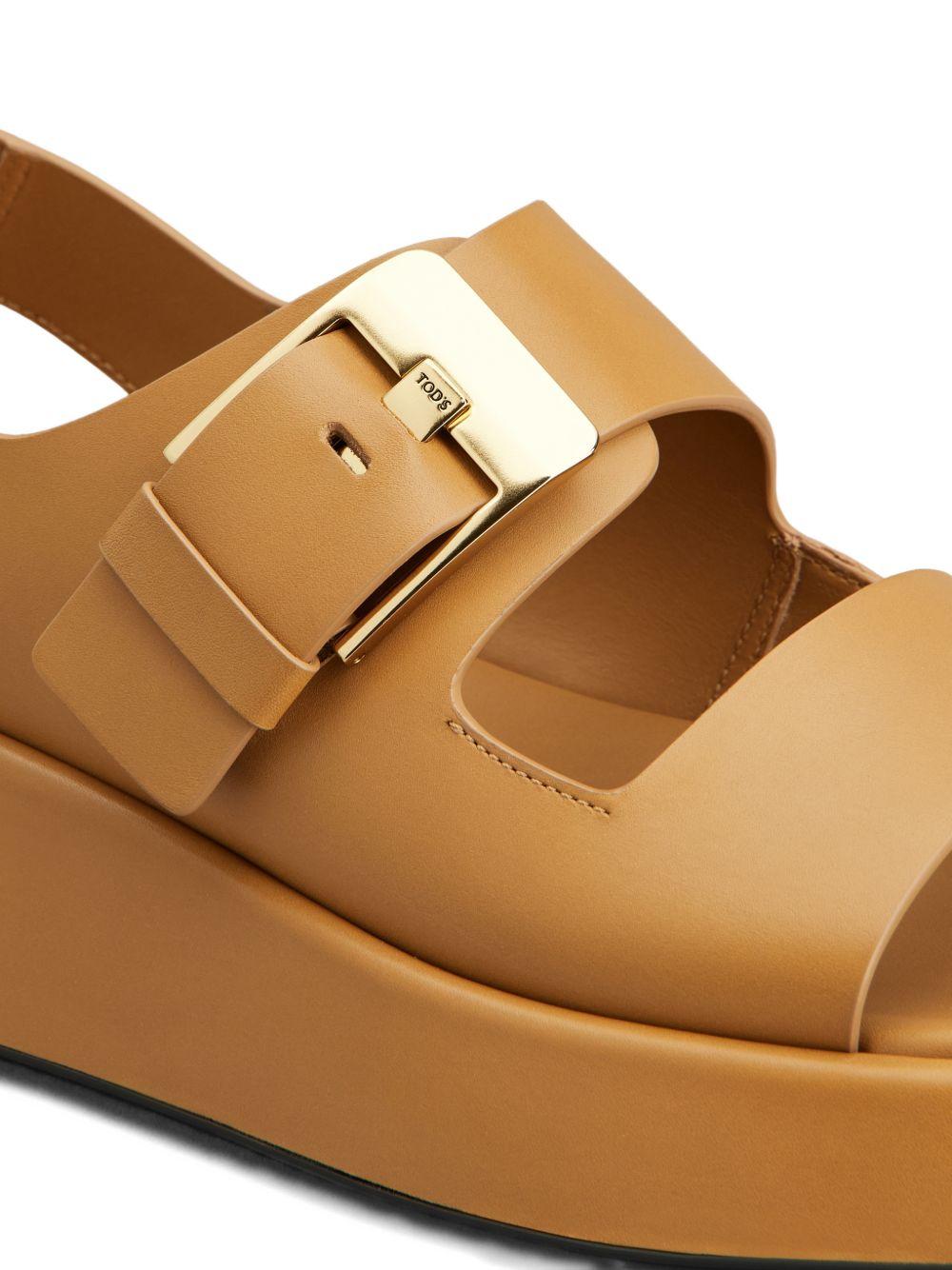 TODS Sandali in pelle marrone con fibbia dorata 