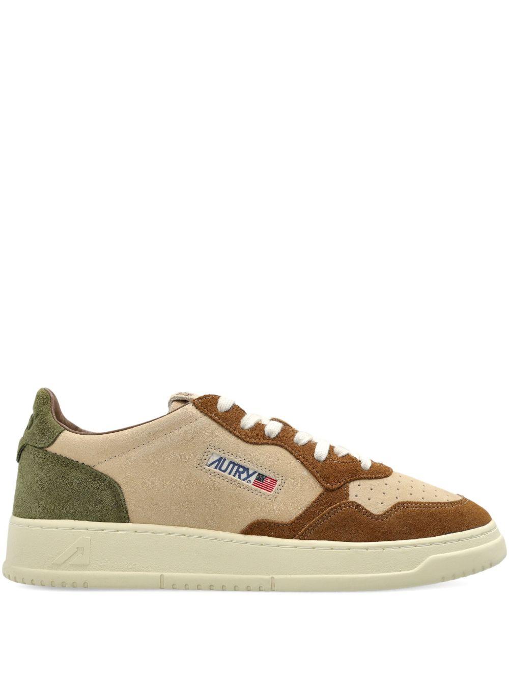 AUTRY Sneakers 'Medalist' in suede con pannelli 