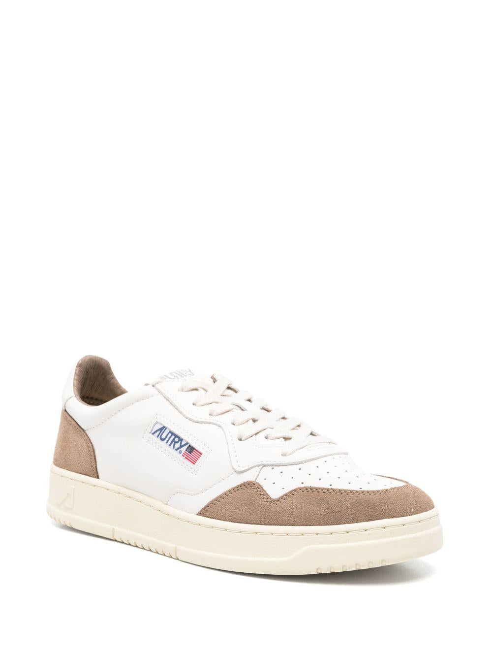 AUTRY Sneakers 'Medalist' in pelle bianca e camoscio marrone 