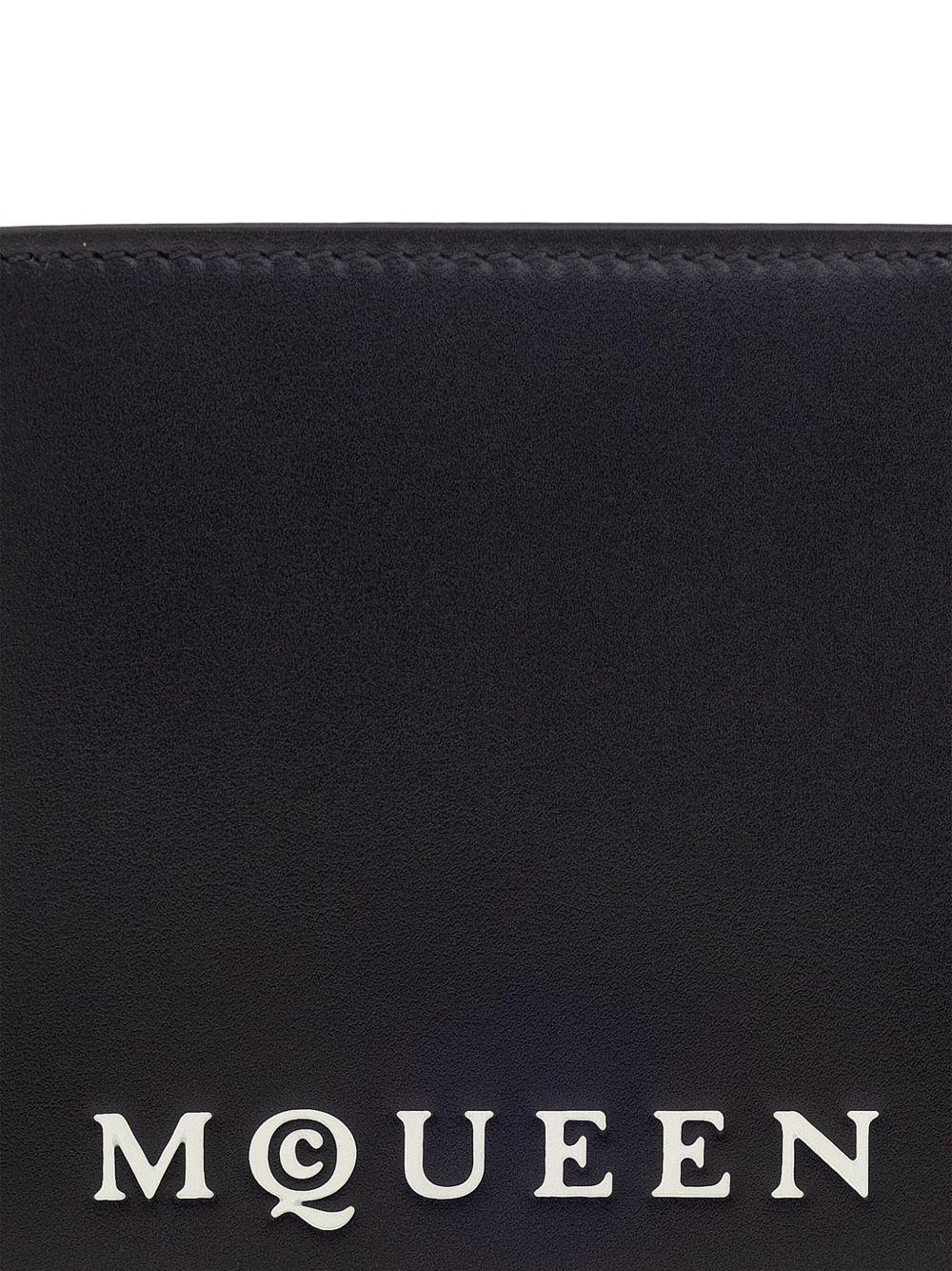 ALEXANDER McQUEEN Portafoglio bifold in pelle liscia con logo 