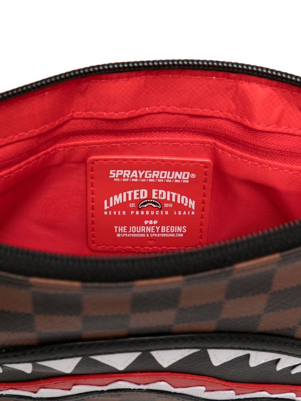 SPRAYGROUND Pochette 'Sawtooth Sharks In Paris Crossover'<BR/> 