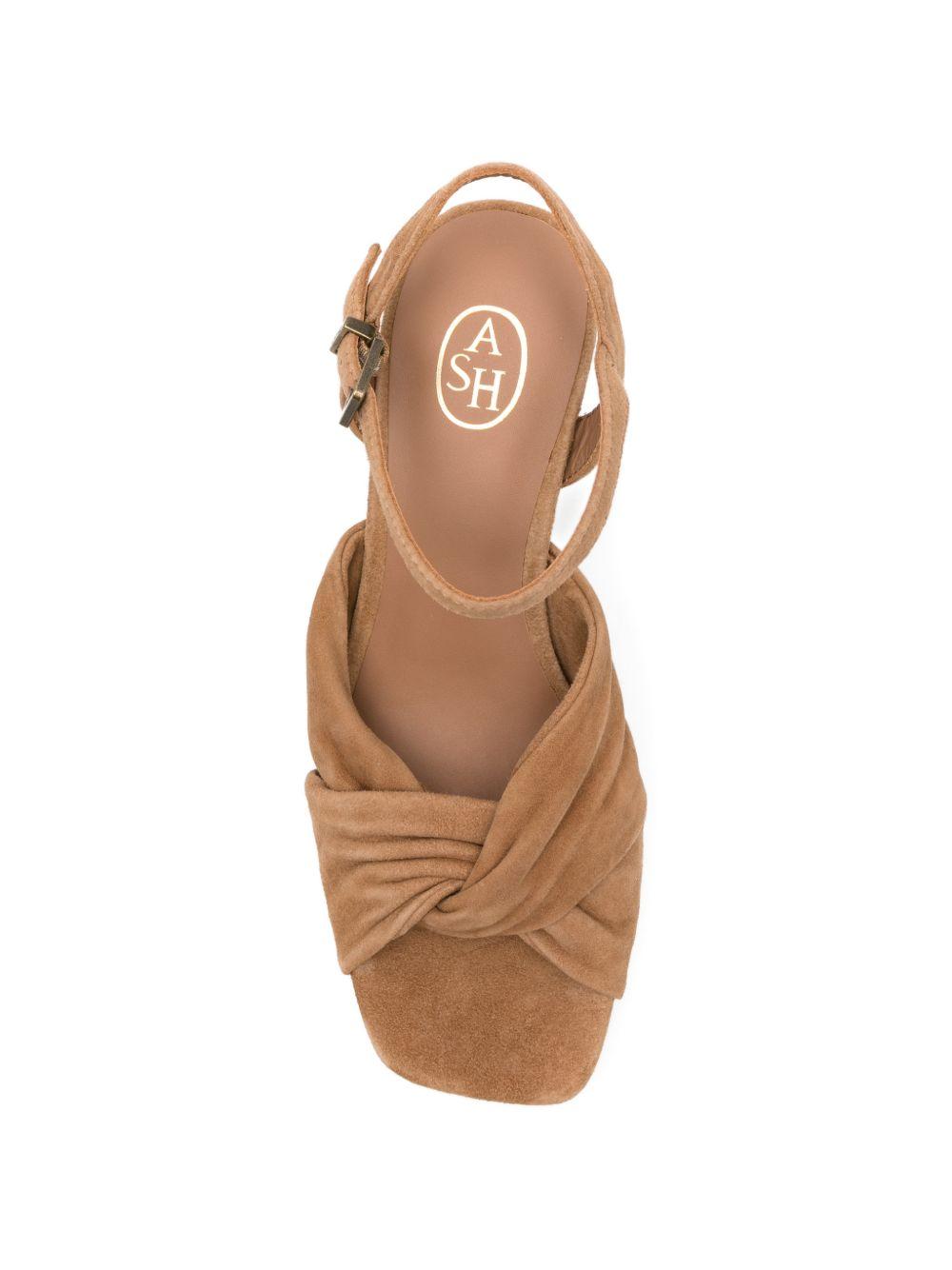 ASH Sandali con tacco in suede beige 