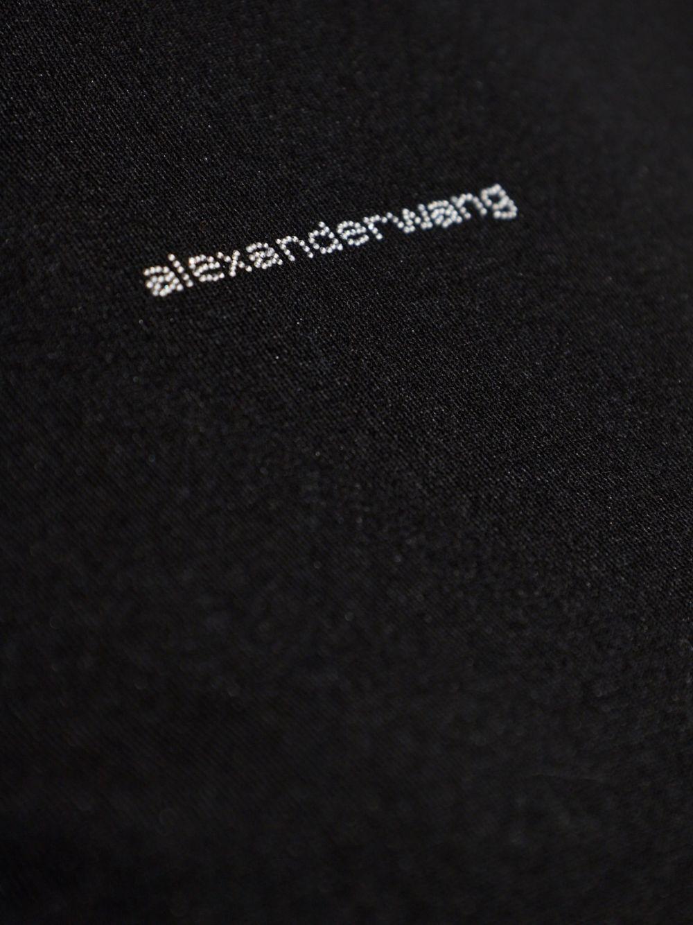 ALEXANDER WANG T-shirt nera effetto shimmering con logo frontale 