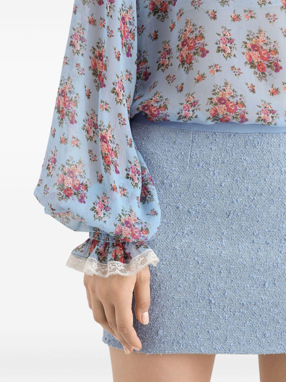DOLCE e GABBANA Blusa in cotone azzurro con stampa floreale e collo alto 