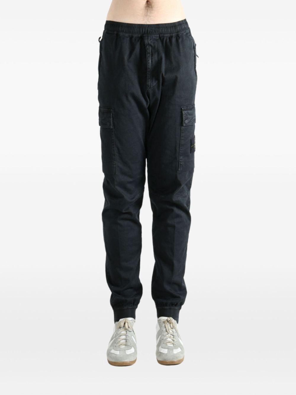 STONE ISLAND Pantalone cargo con patch logo 