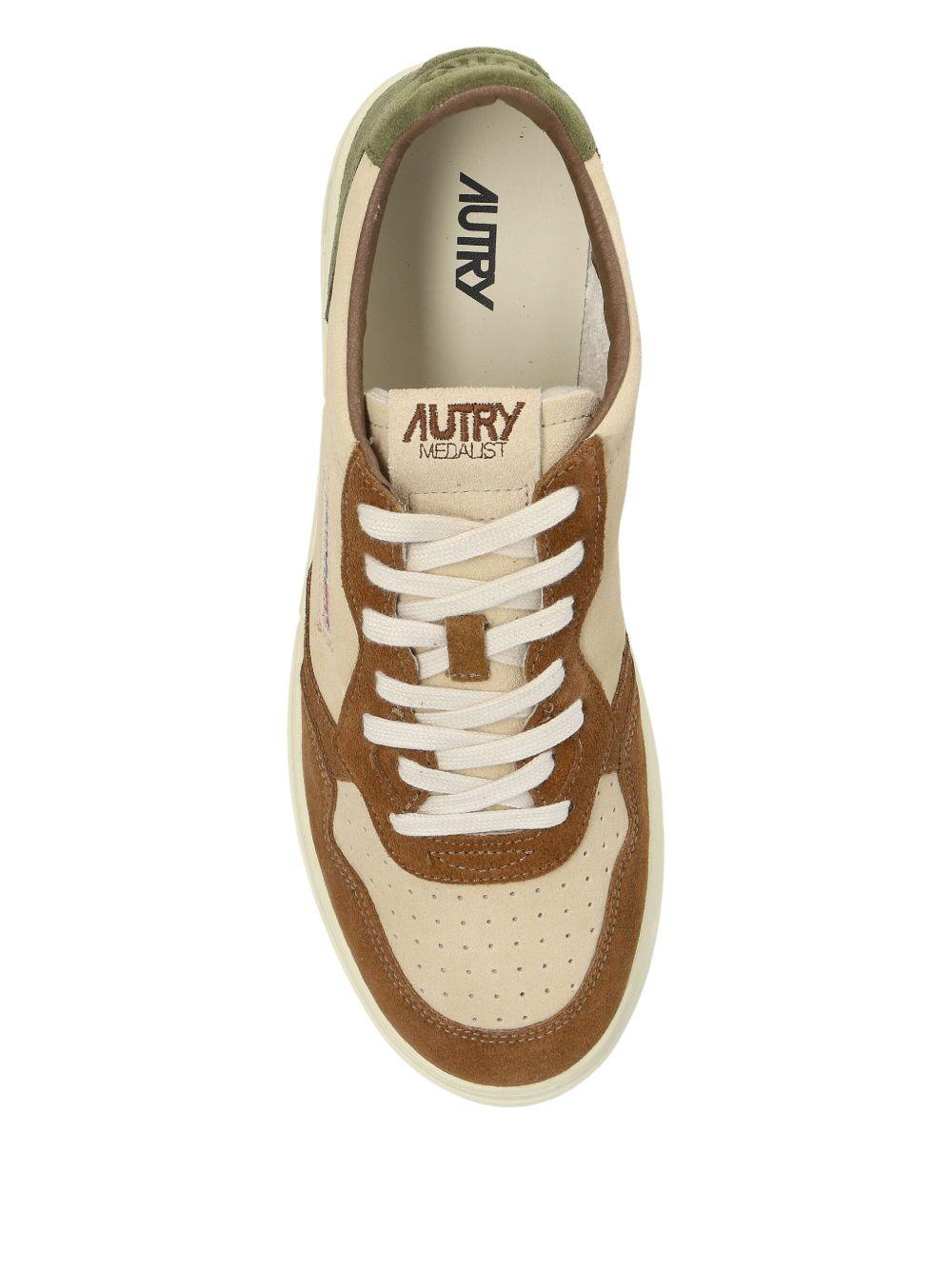 AUTRY Sneakers 'Medalist' in suede con pannelli 