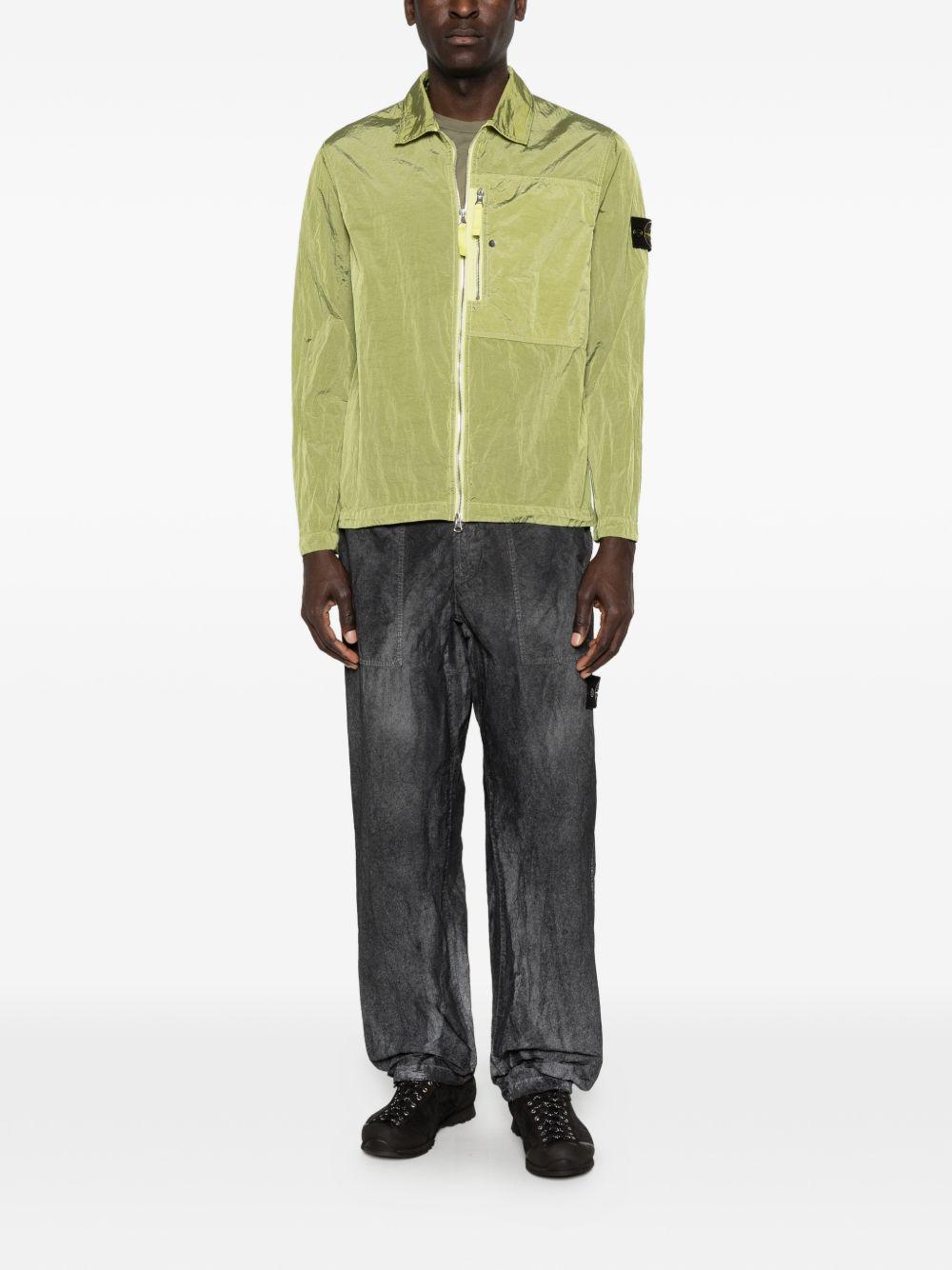 STONE ISLAND Giacca-camicia verde con zip e applicazione removibile 