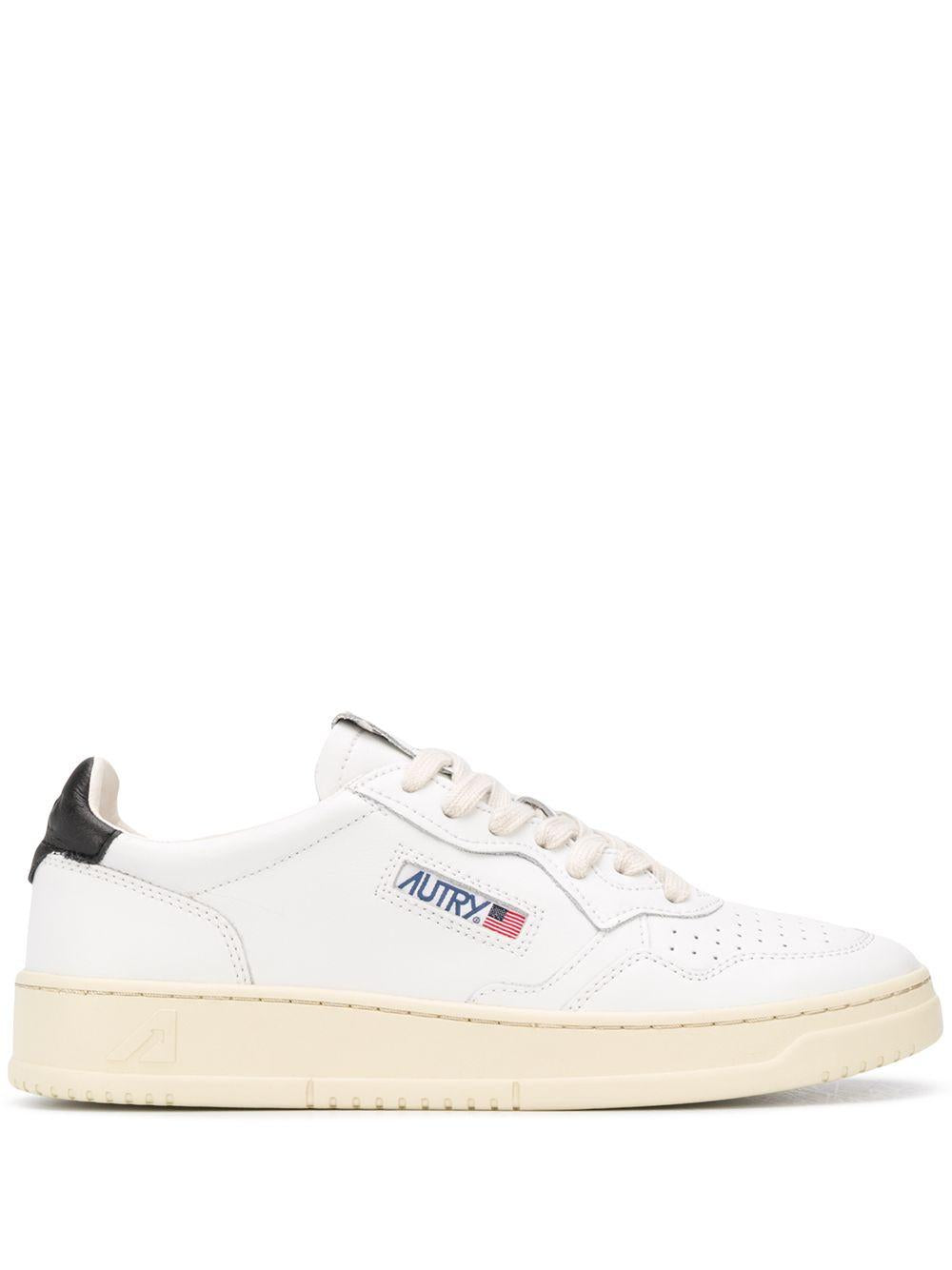 AUTRY Sneakers 'Medalist' in pelle bianca e nera 