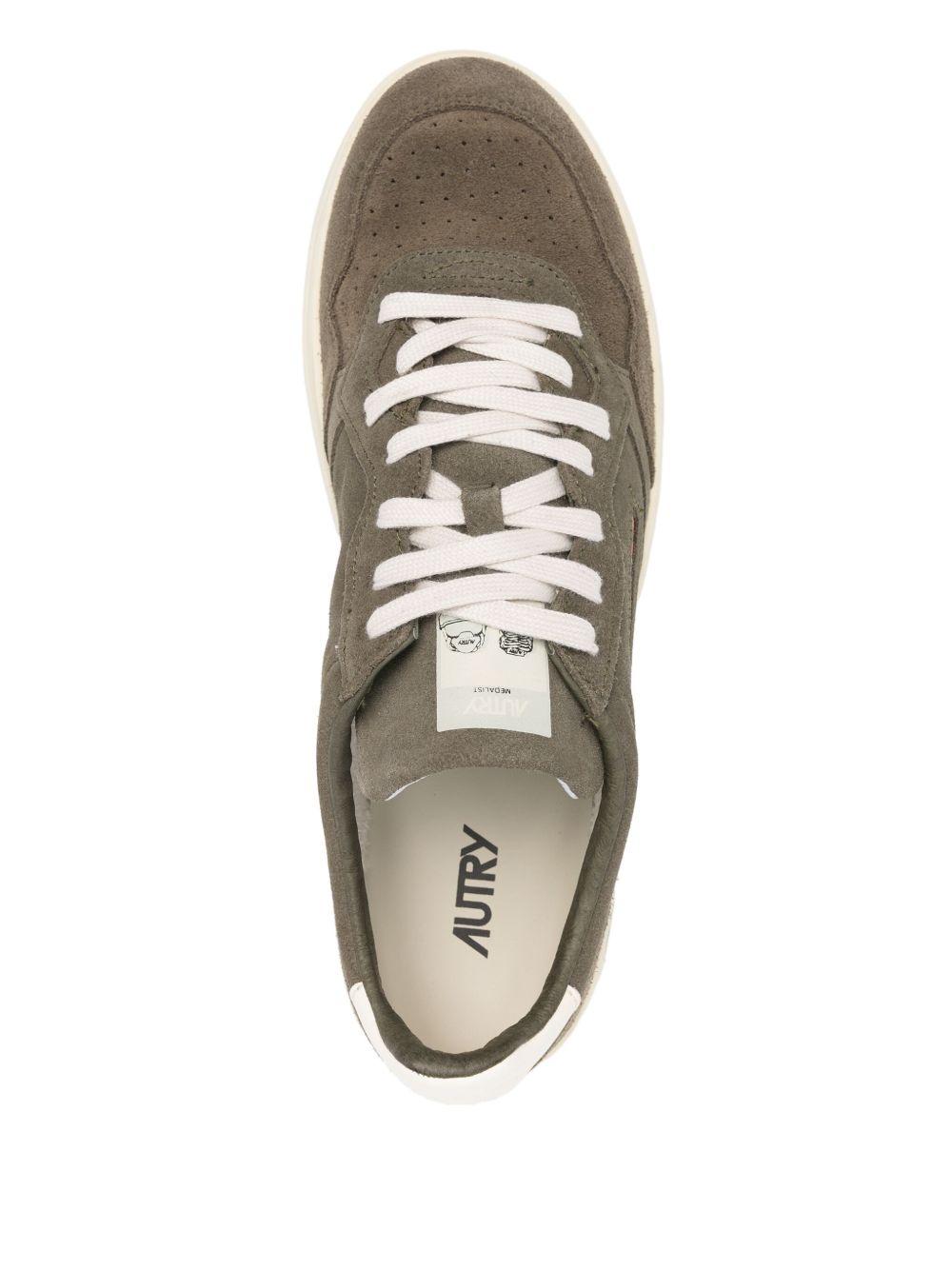 AUTRY Sneakers 'Medalist' in pelle scamosciata verde scuro 