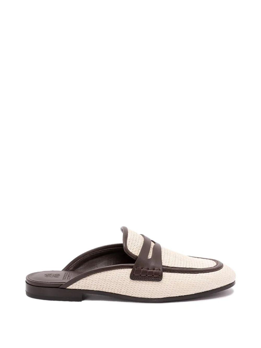 BRUNELLO CUCINELLI Mules in rafia beige con inserti in pelle marrone 