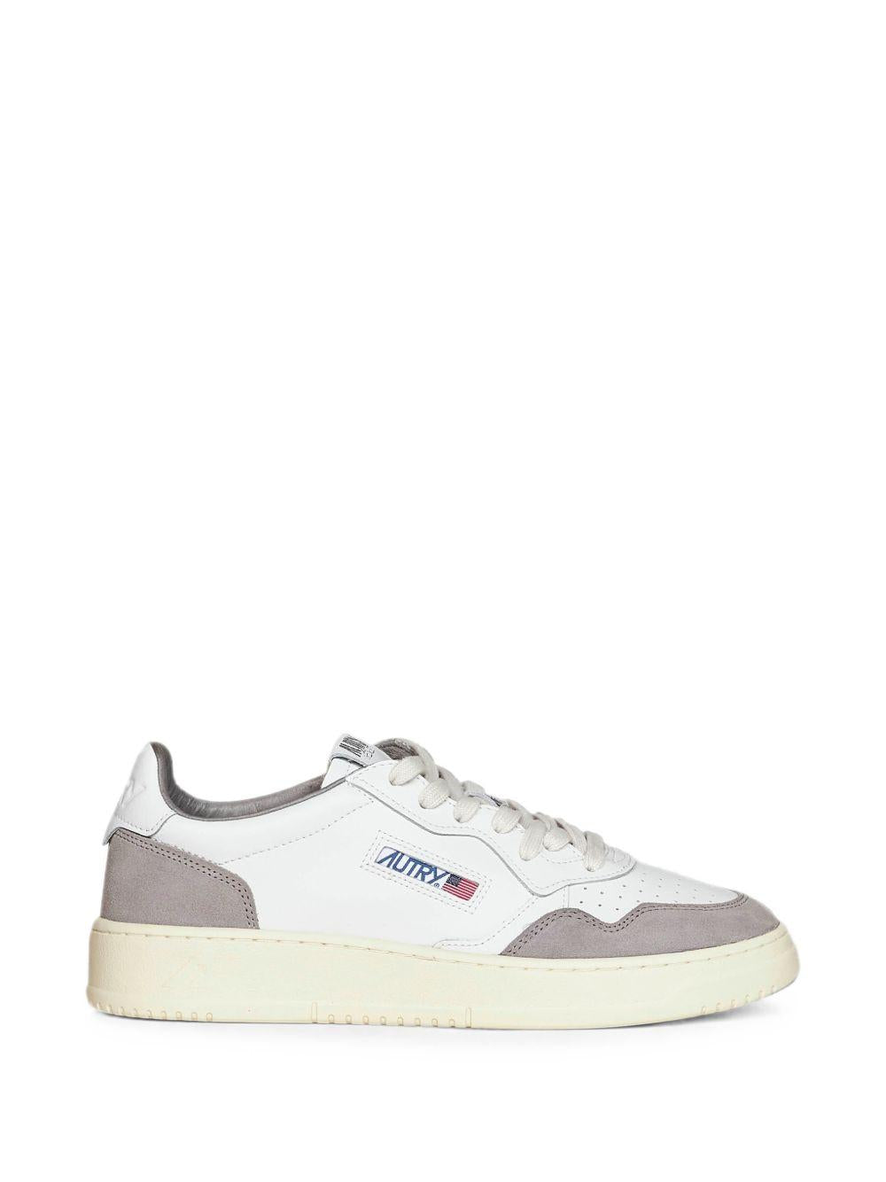 AUTRY Sneakers Medalist in pelle bianca con inserti in suede grigio 