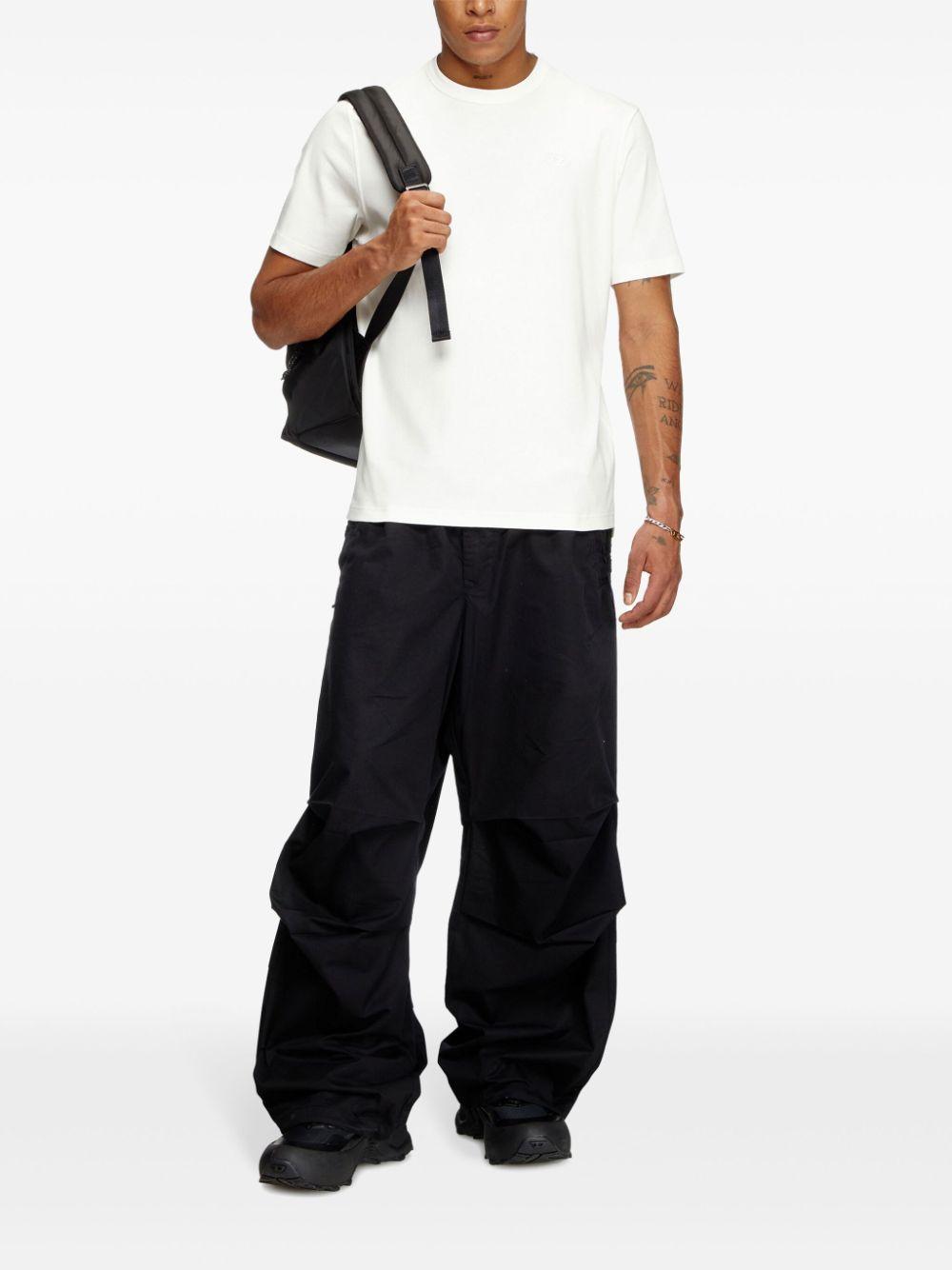 DIESEL T-shirt bianca con logo ovale ricamato 