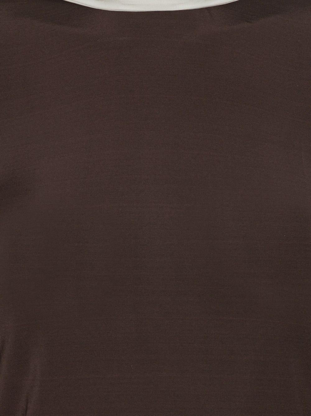 ROTATE Top marrone con scialle bianco 