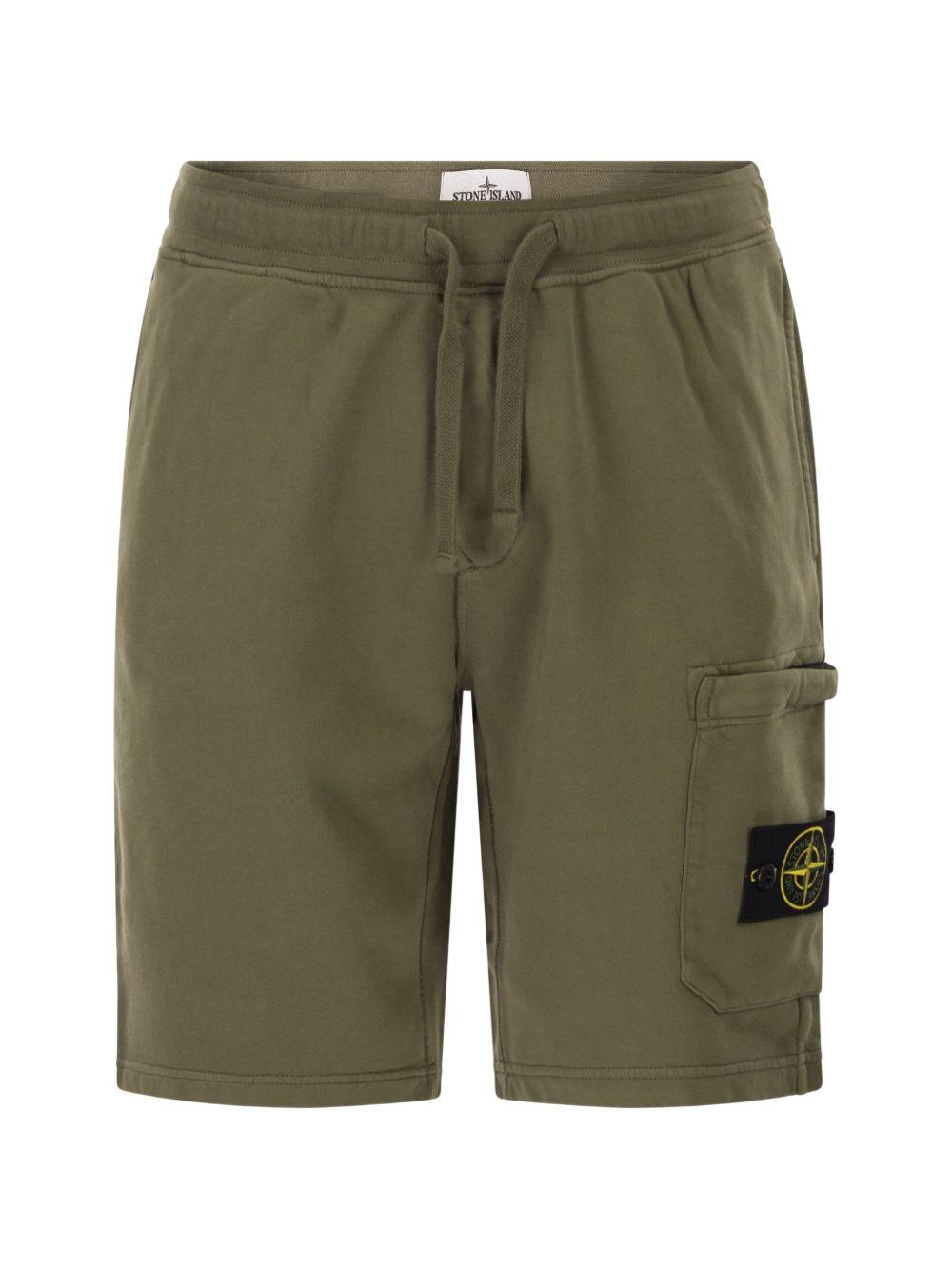 STONE ISLAND Shorts verde militare con tasche cargo 