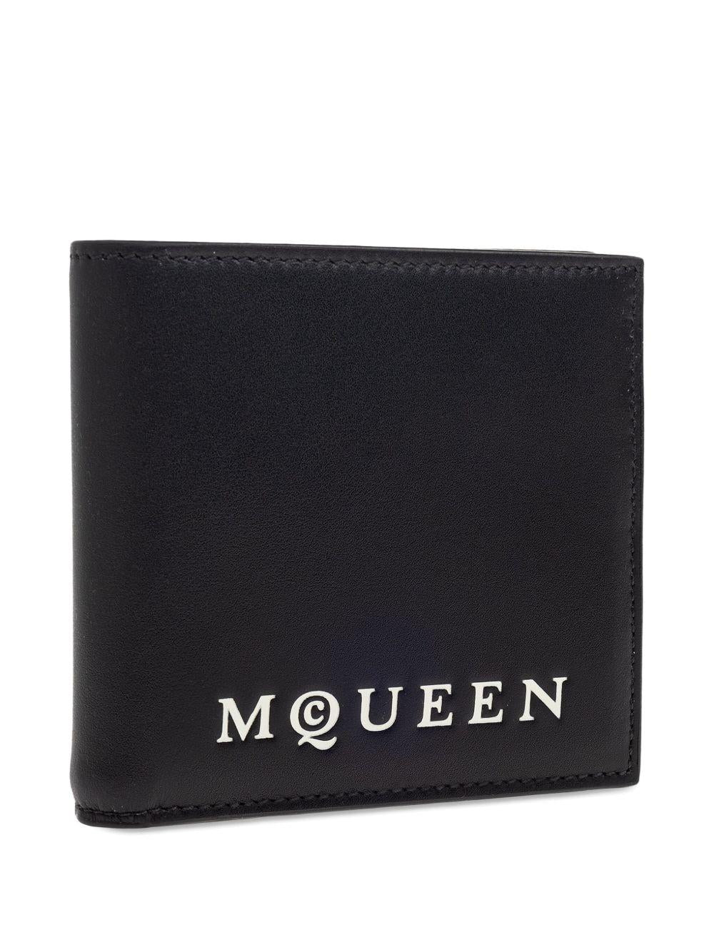 ALEXANDER McQUEEN Portafoglio bifold in pelle liscia con logo 