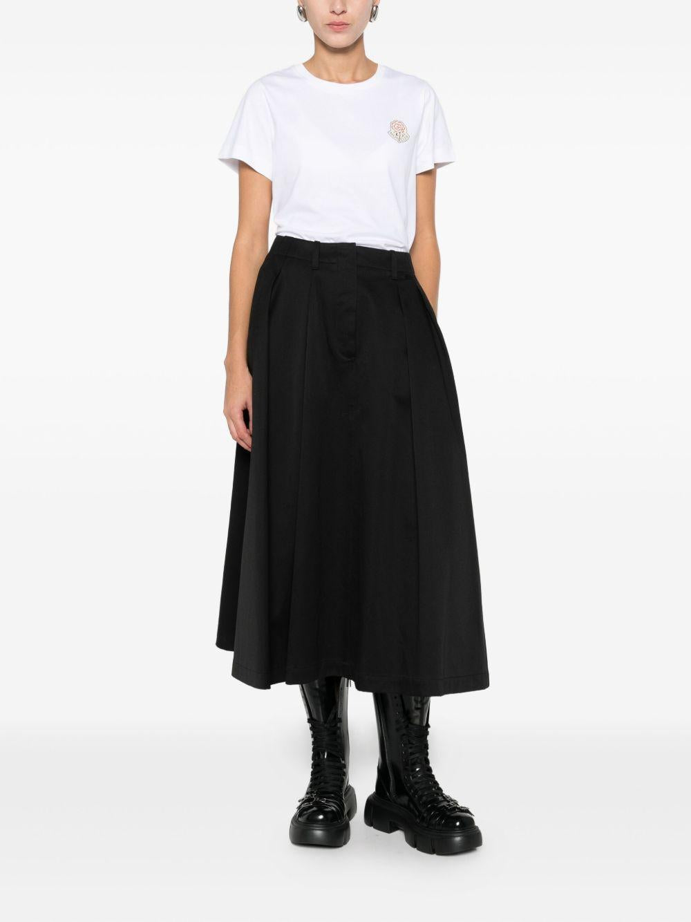 MONCLER T-shirt in cotone bianco con logo patch 
