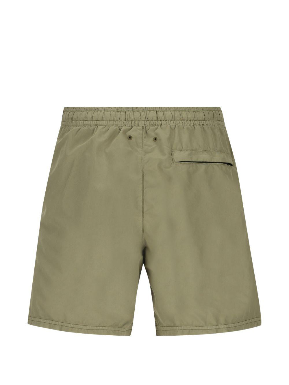 STONE ISLAND Costume verde con patch logo nero 