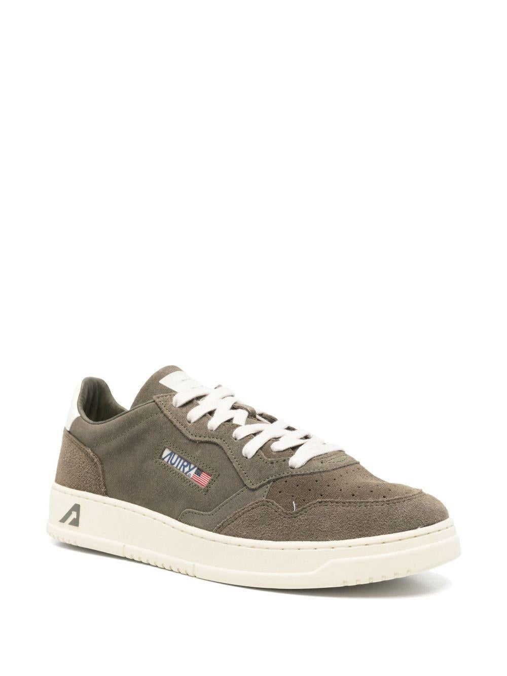 AUTRY Sneakers 'Medalist' in pelle scamosciata verde scuro 
