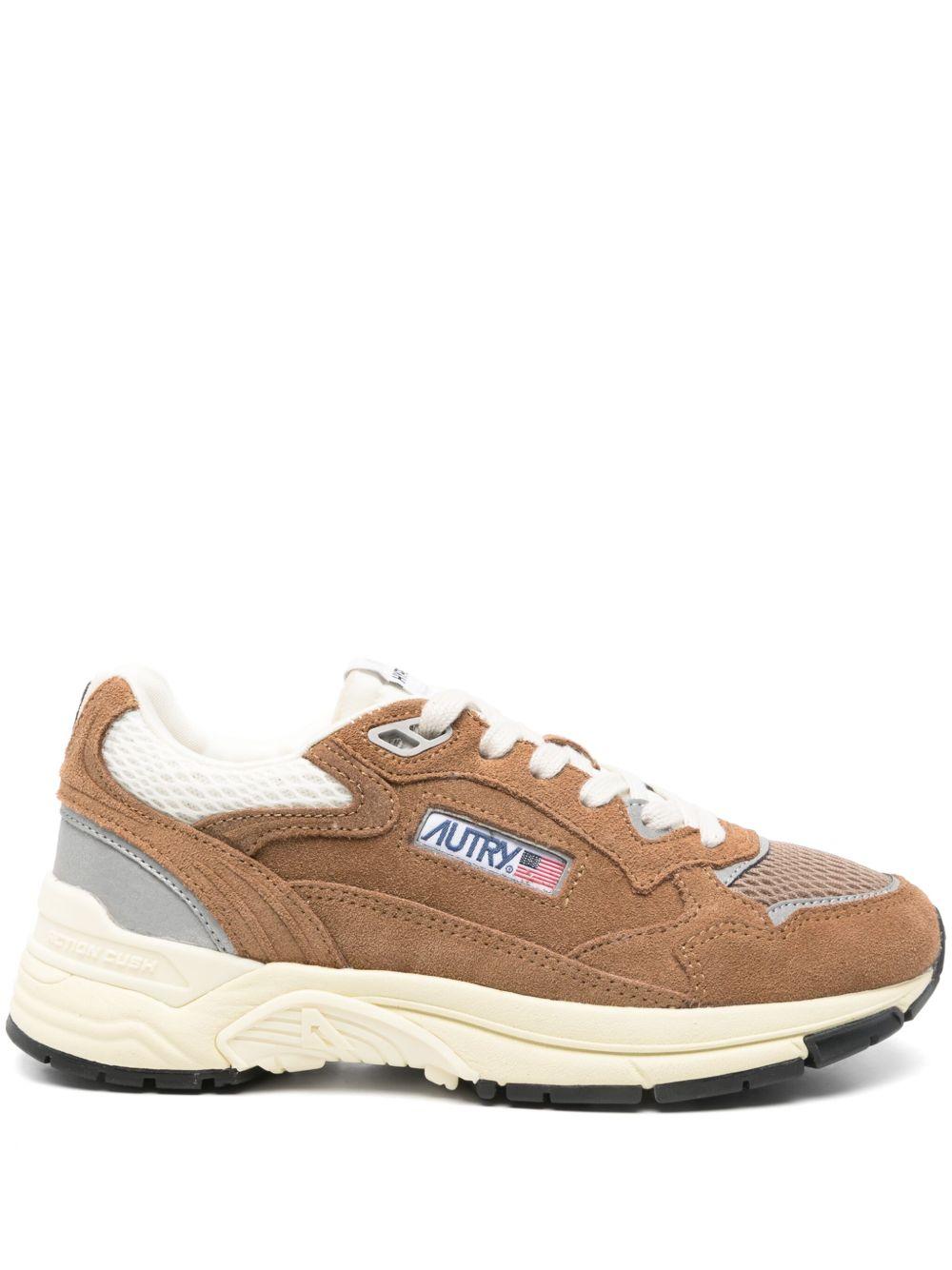 AUTRY Sneakers 'Hyperway' in pelle scamosciata 