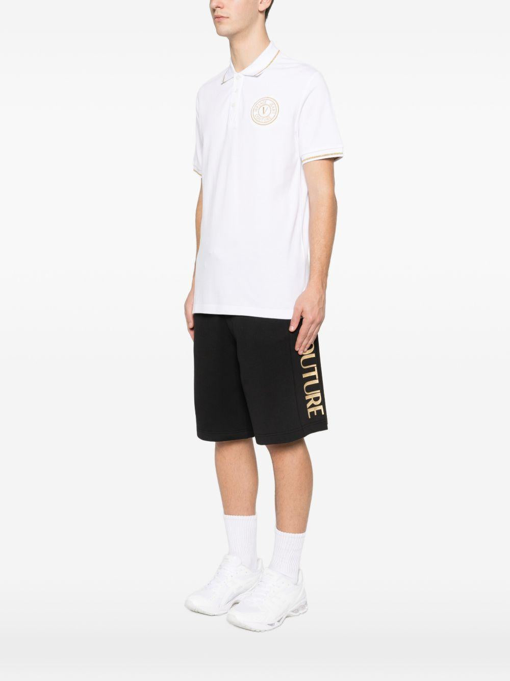 VERSACE JEANS COUTURE Polo in cotone bianco con logo oro 