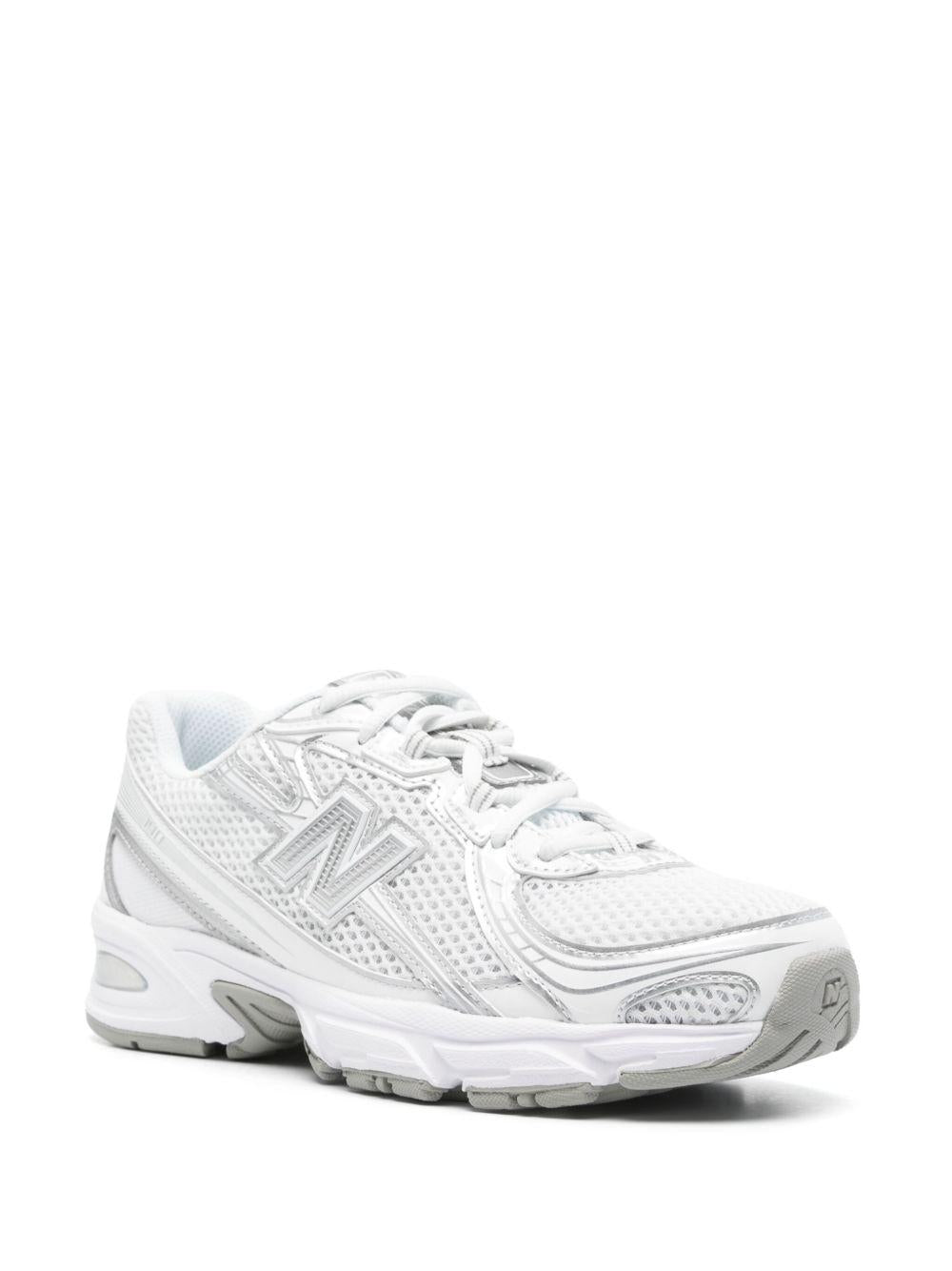 NEW BALANCE Sneakers bianche e argentate 