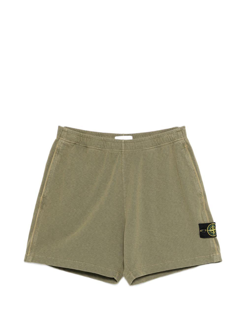 STONE ISLAND Shorts in cotone verde con patch logo 