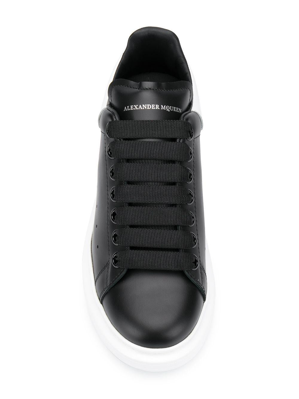 ALEXANDER McQUEEN Sneakers 'Oversize' in pelle nero e bianco 