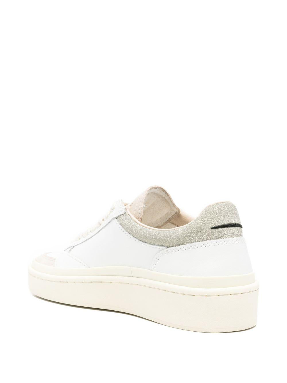 GHOUD Sneakers Pads in pelle bianca con strass 