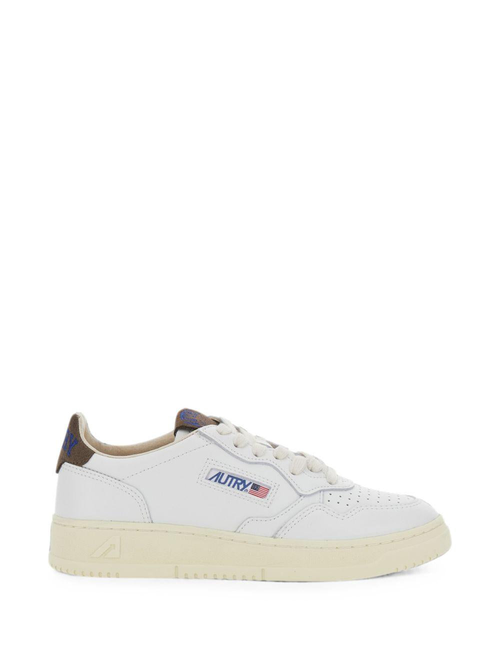 AUTRY Sneakers Medalist con dettagli in suede marrone 