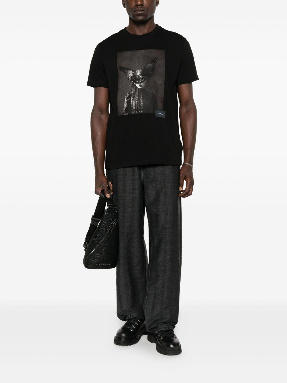 JOHN RICHMOND T-shirt nera Pedrom con stampa grafica 