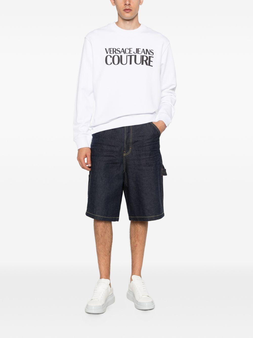 VERSACE JEANS COUTURE Felpa in cotone bianco girocollo con logo nero 