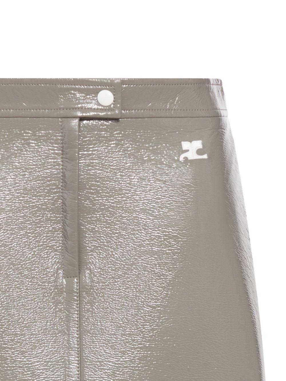 COURREGES Minigonna effetto vinile con logo 