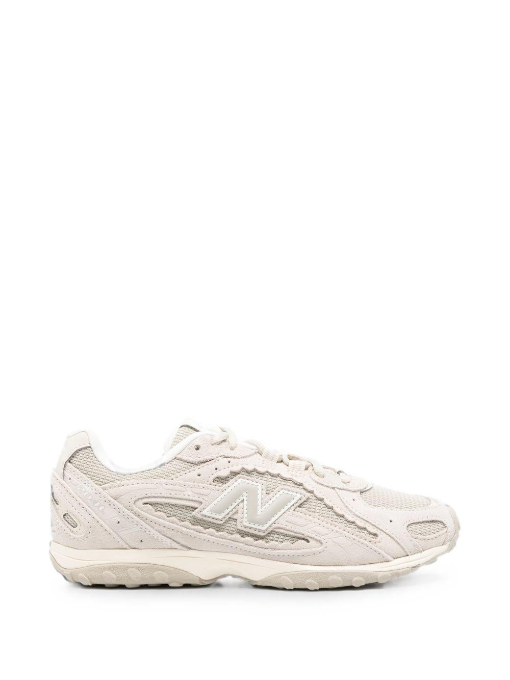 NEW BALANCE Sneakers 204L avorio con tomaia in mesh e rivestimenti in suede 