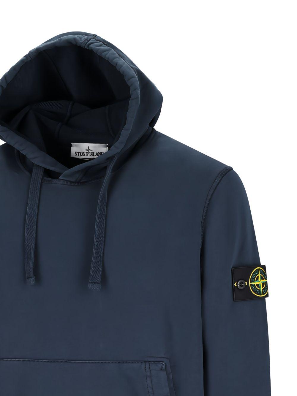 STONE ISLAND Felpa blu con cappuccio e tasca frontale 