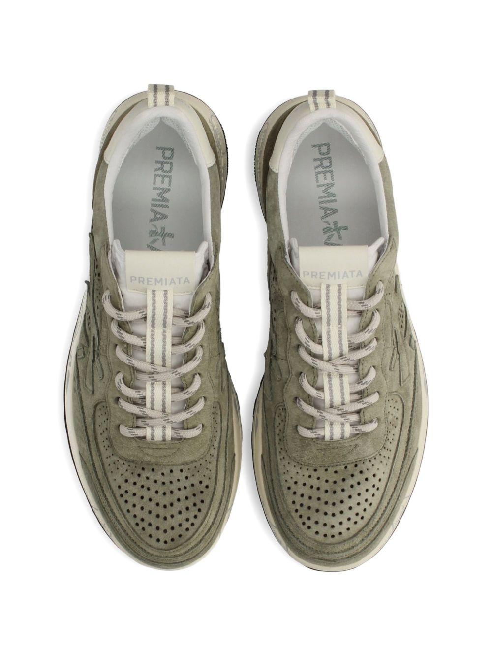 PREMIATA Sneakers Nous in camoscio verde con suola bianca 