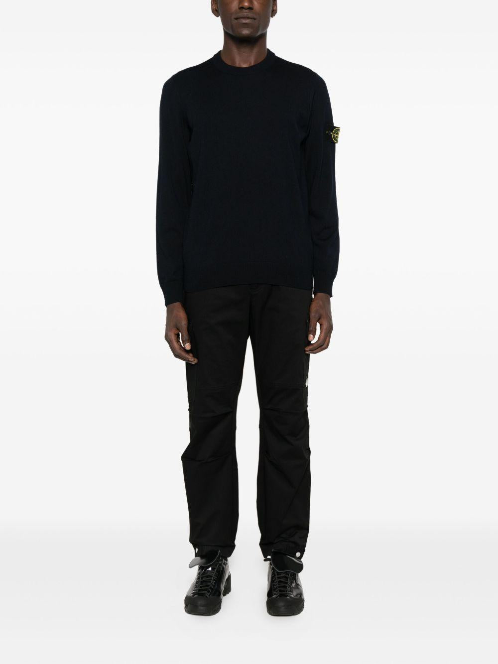 STONE ISLAND Maglia girocollo blu in lana con logo applicato 