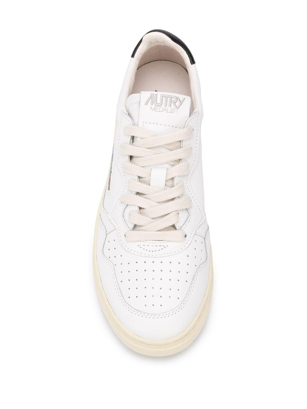 AUTRY Sneakers 'Medalist' in pelle bianca e nera 