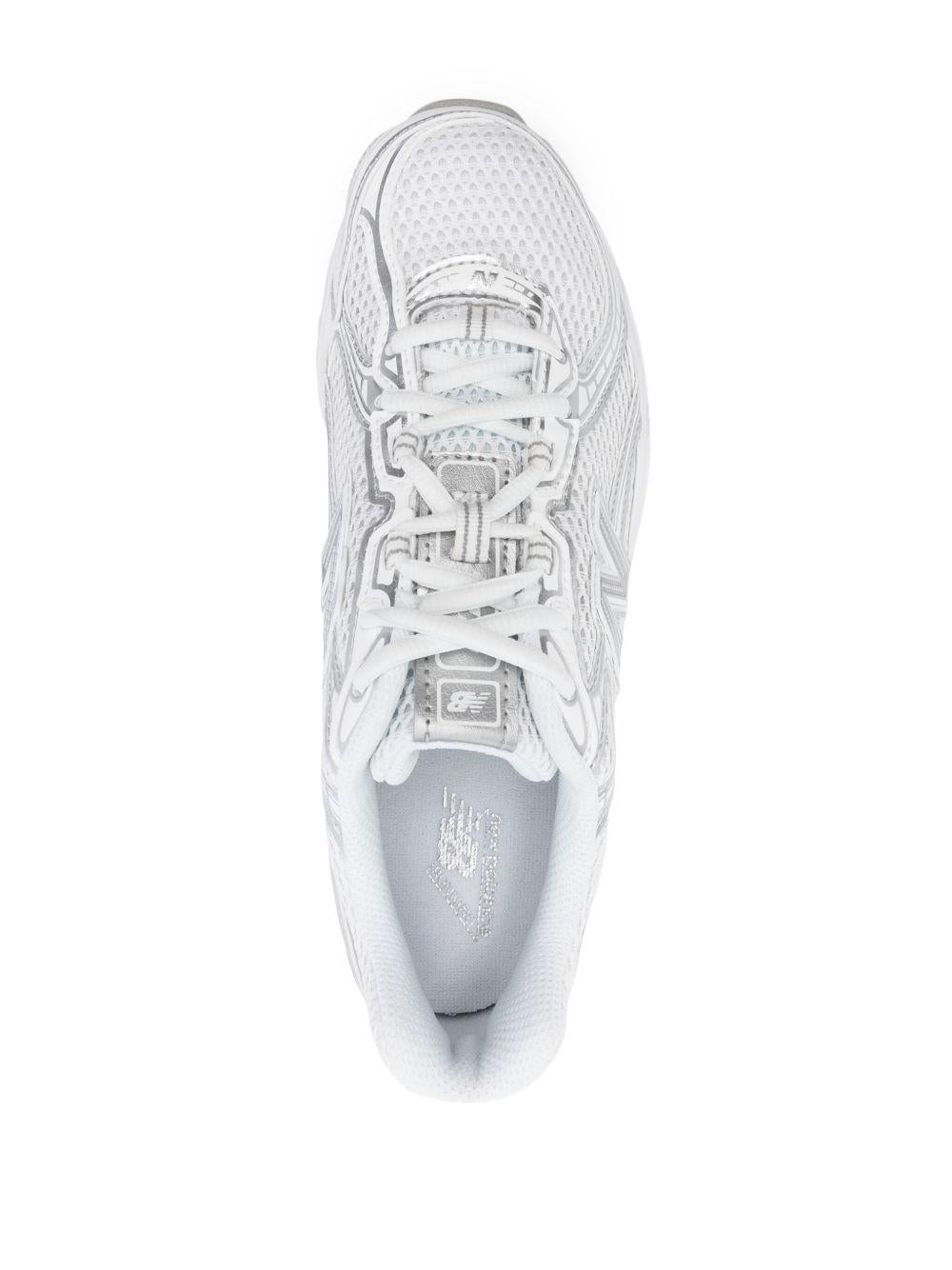 NEW BALANCE Sneakers bianche e argentate 