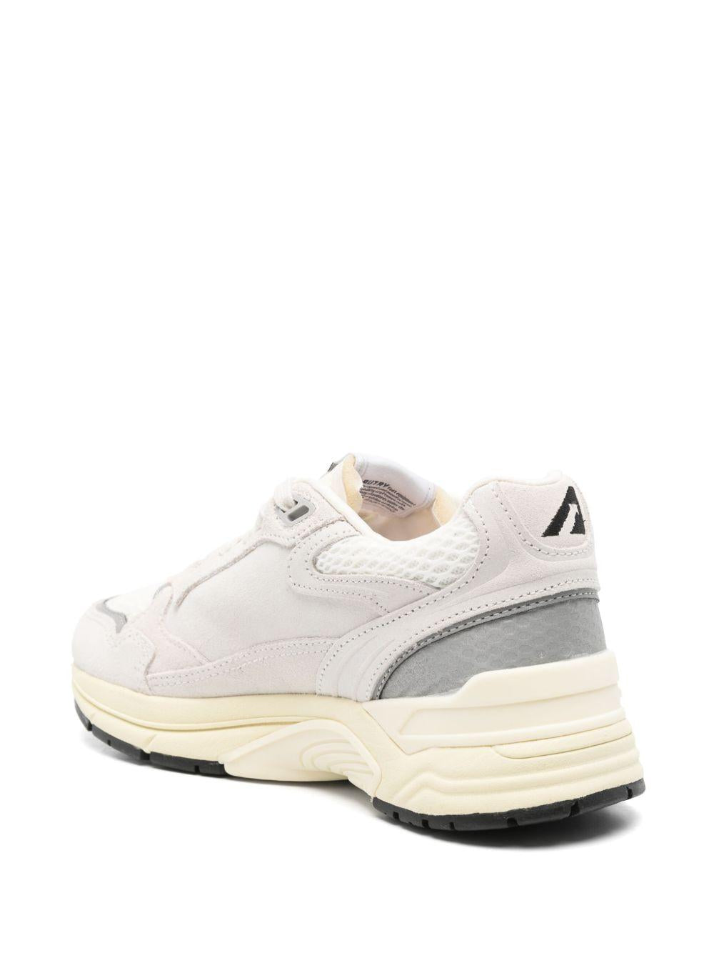 AUTRY Sneakers 'Hyperway Low' argento e nero 