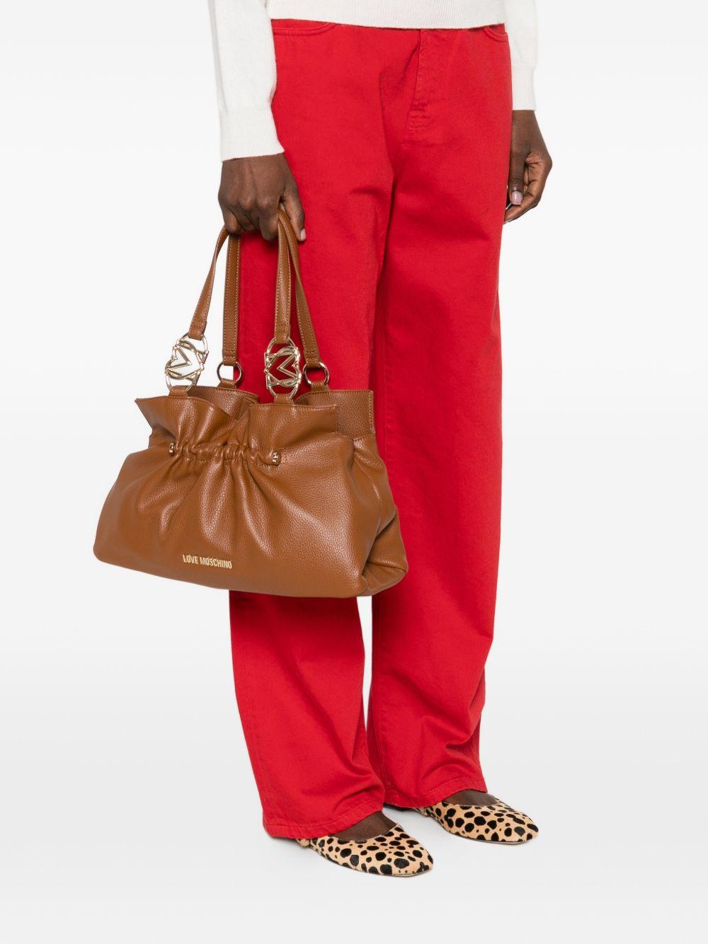 LOVE MOSCHINO Borsa a secchiello marrone con logo dorato 
