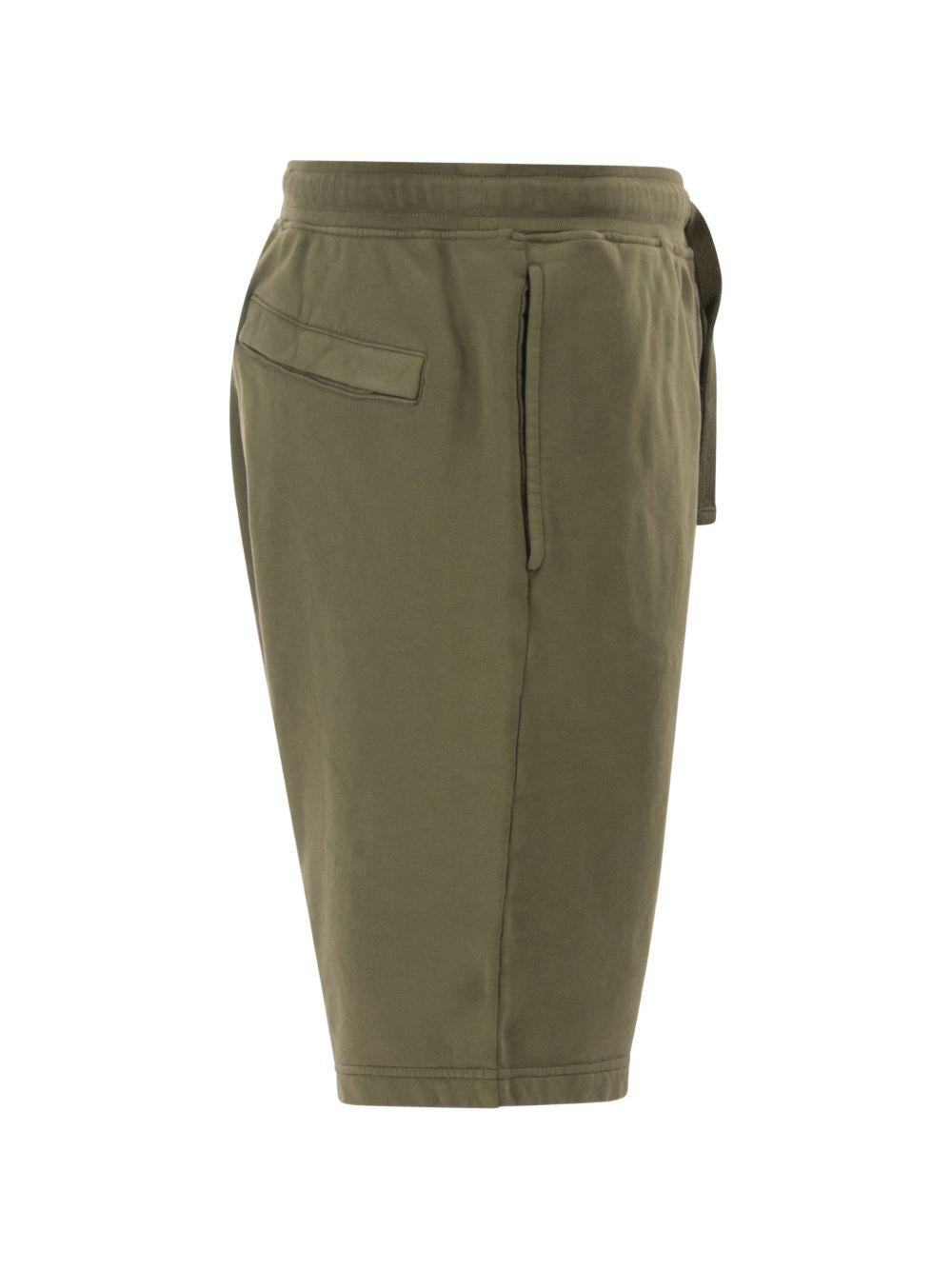 STONE ISLAND Shorts verde militare con tasche cargo 