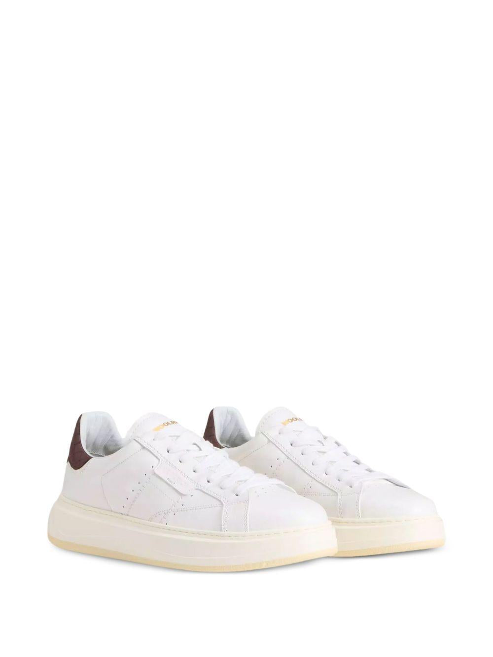 WOOLRICH Sneakers in pelle bianca con tallone marrone 