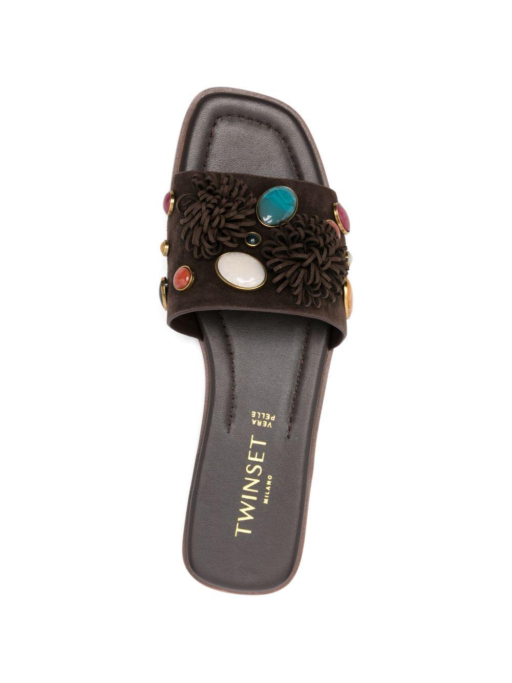 TWINSET Ciabatte in pelle marrone con pietre applicate 