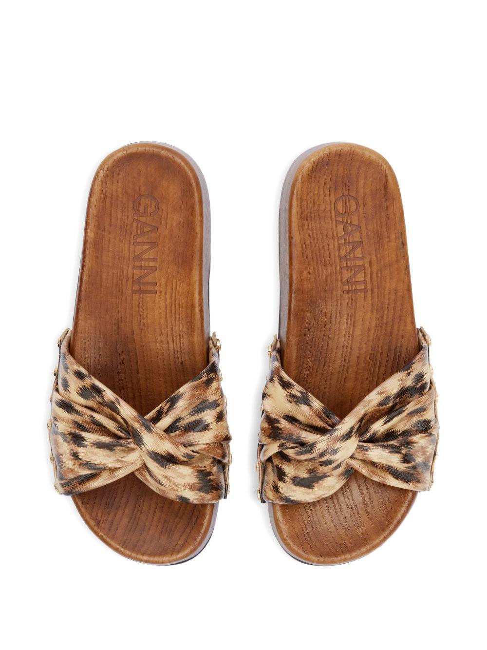 GANNI Zoccoli bassi con fascia animalier 