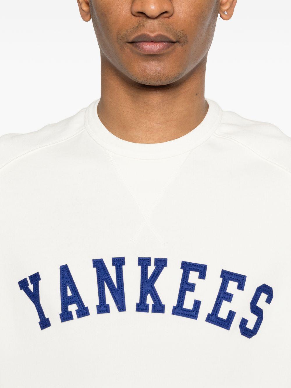 CHESAPEAKES T-shirt beige chiaro con script Yankees 