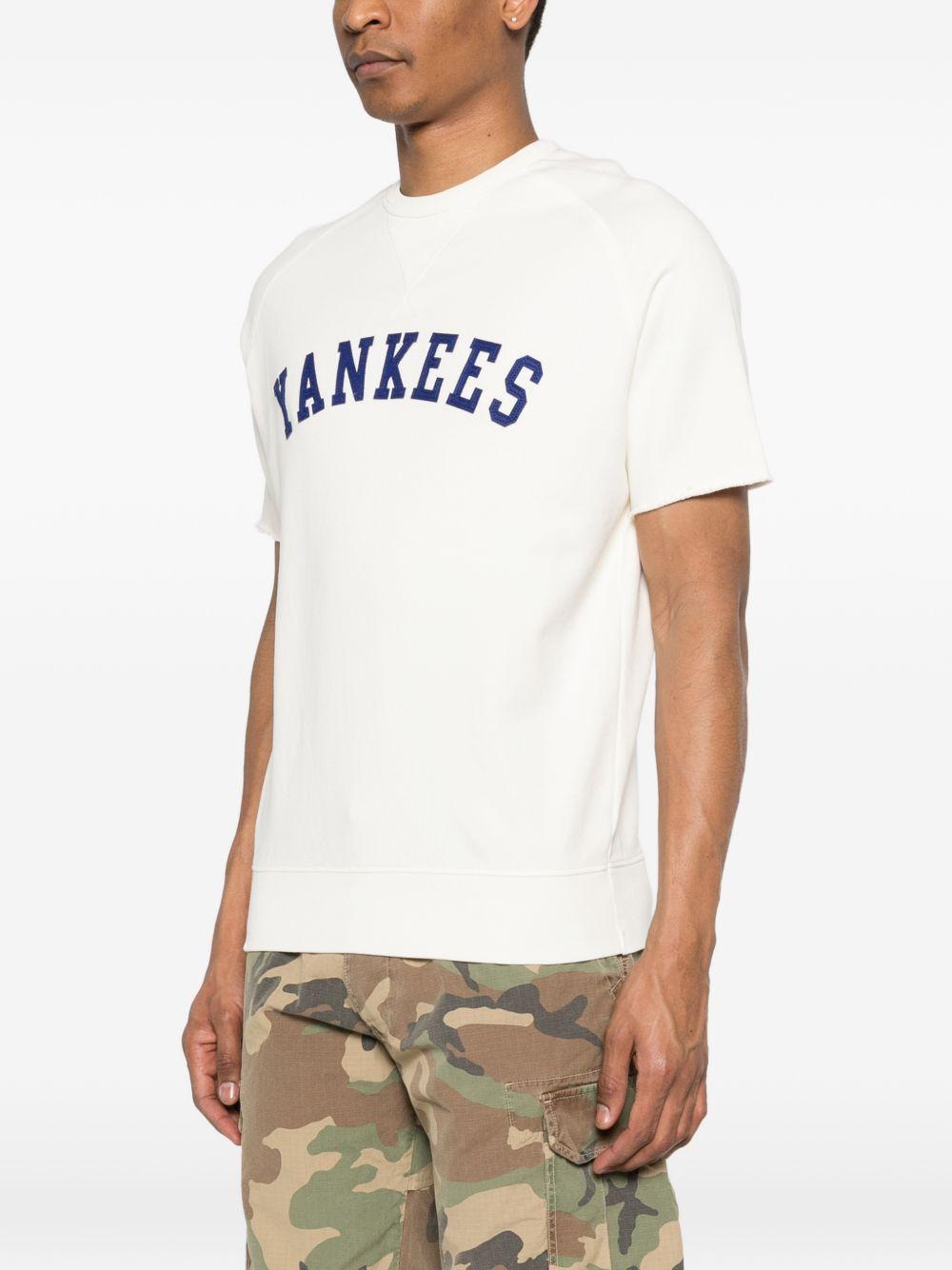 CHESAPEAKES T-shirt beige chiaro con script Yankees 