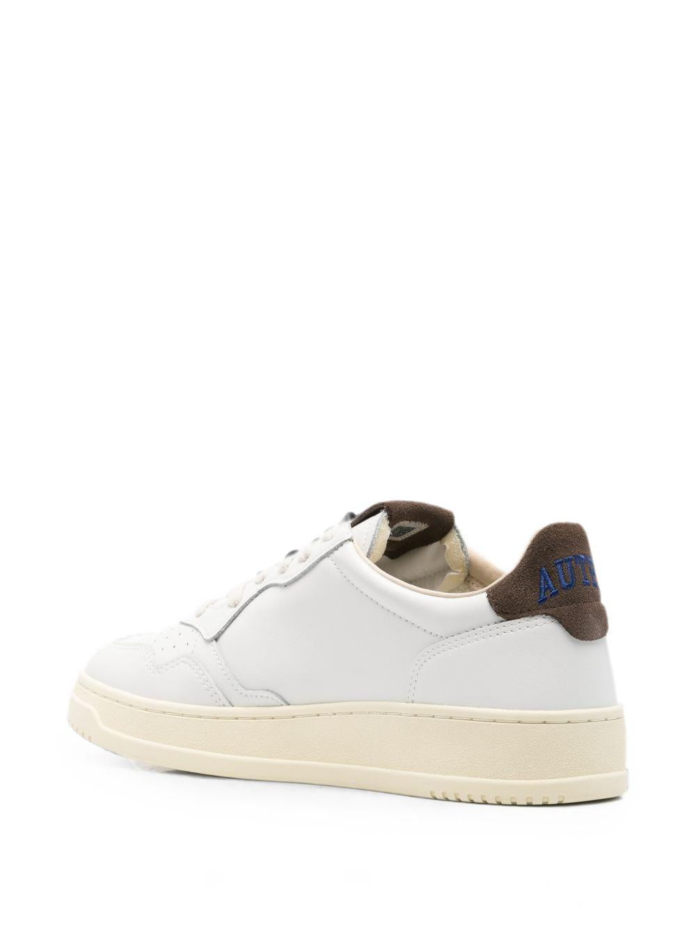AUTRY Sneakers Medalist in pelle bianca con dettaglio marrone 